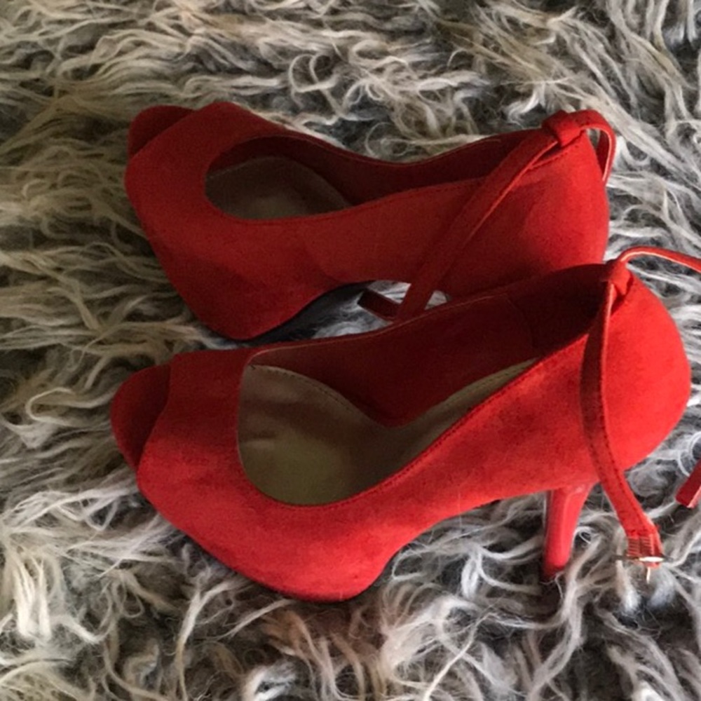 Red Sexy Shoes 💃🏽💃🏽🌸🌺 - Picture 1 of 4